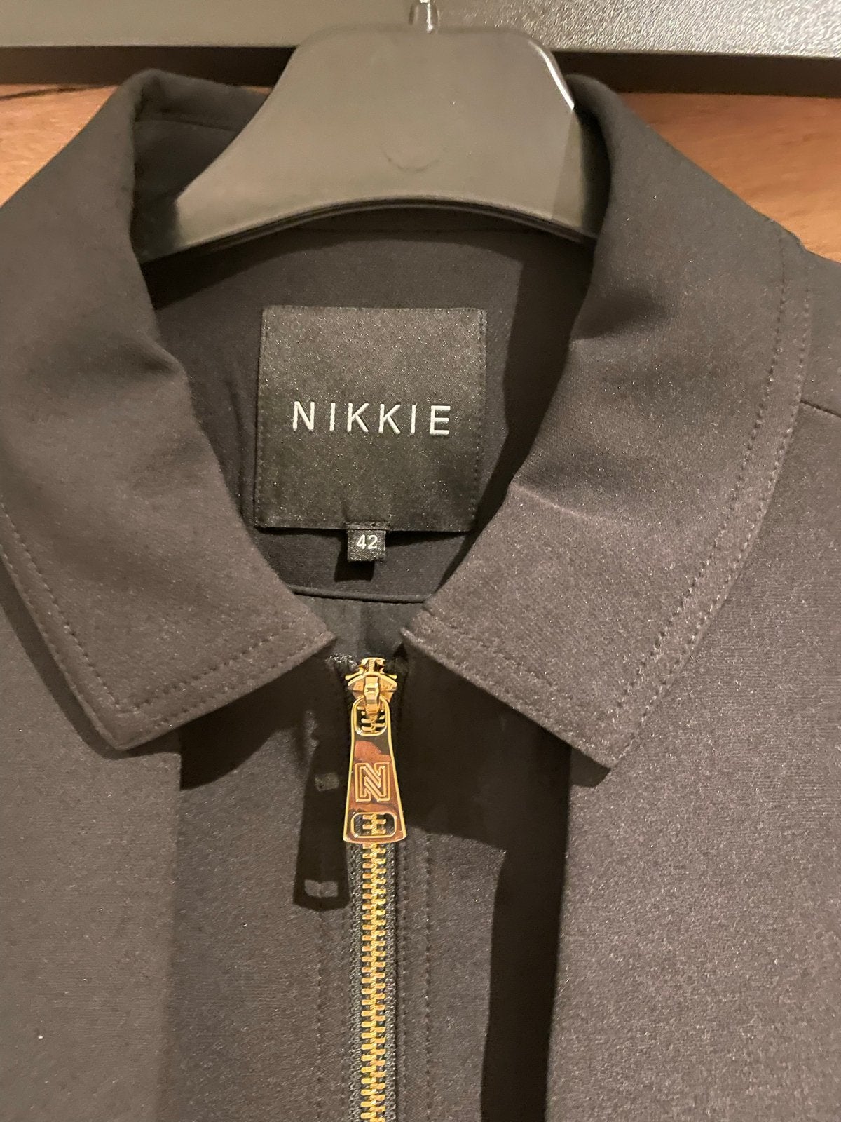 Nikkie Zwart Jasje Maat 42, Ophalen of Verzenden, Nieuw, Maat 42/44 (L), Zwart