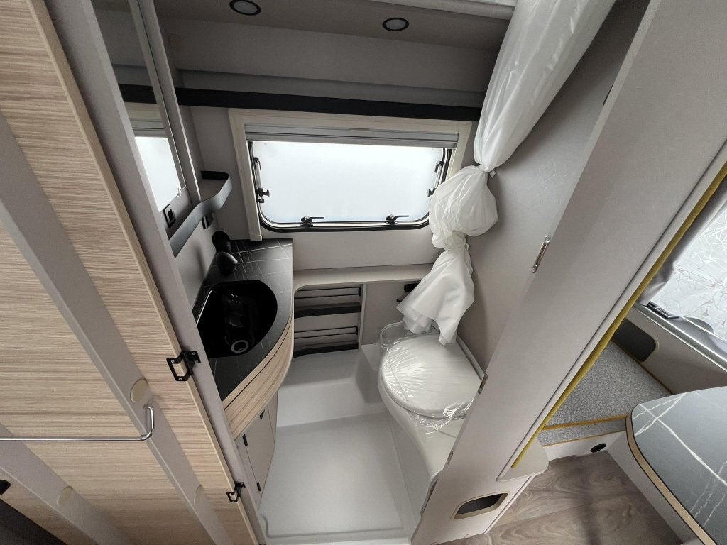 Eriba Touring Urban 542 Nugget Gold Edition, Caravans en Kamperen, Bedrijf, Treinzit, Tot en met 3, Overige typen