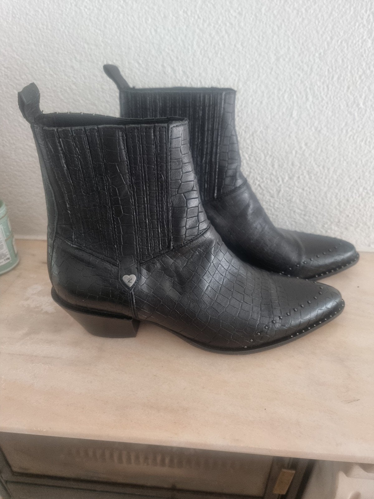 Floris van Bommel zwarte enkellaarsjes maat 41,5, Kleding | Dames, Schoenen, Zwart, Floris van Bommel, Lage of Enkellaarzen, Nieuw