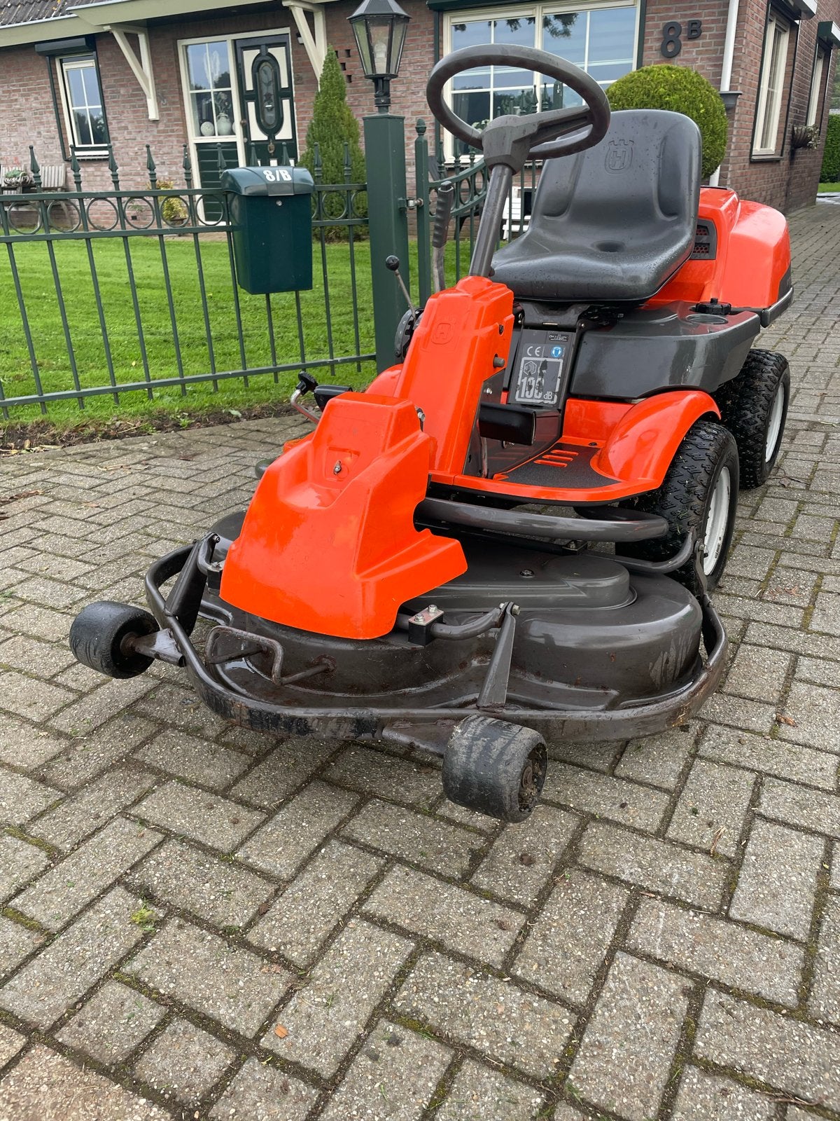 Husqvarna R175 Frontmaaier - Hydrostatisch, 17,5 pk, Ophalen, Gebruikt, Mulchfunctie, Benzine-grasmaaier