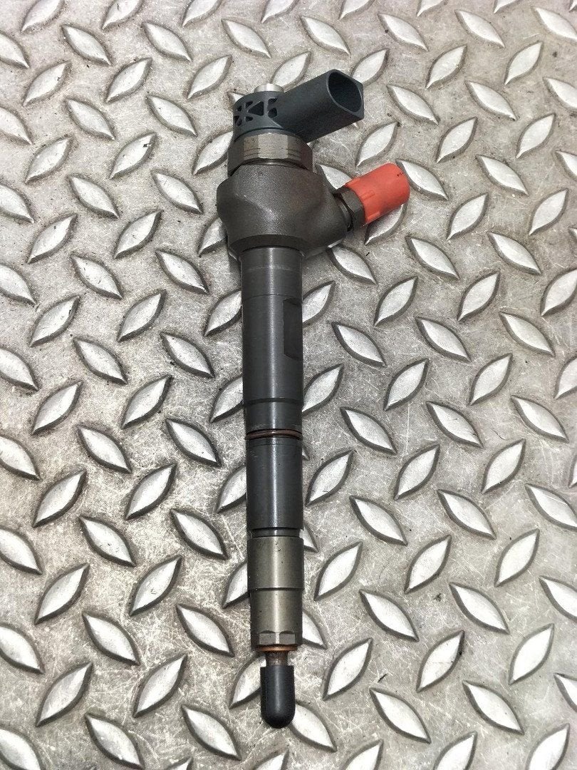 VOLKSWAGEN GOLF BRANDSTOF INJECTOR / VERSTUIVER 04L130277AJ, Ophalen of Verzenden, Gebruikt, Stiba lid