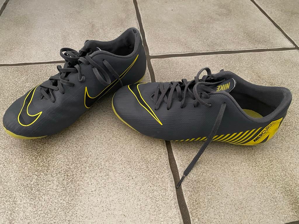 Nike voetbalschoenen, maat 35,5, Gebruikt, Maat XS of kleiner, Schoenen, Ophalen of Verzenden