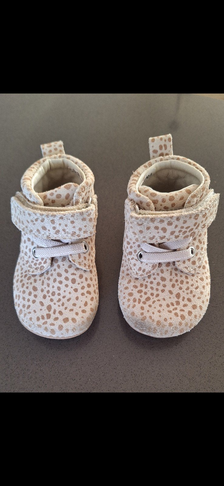 Leren babyschoenen beige met stippenprint maat 18, Kinderen en Baby's, Ophalen of Verzenden, Groot, Meisje