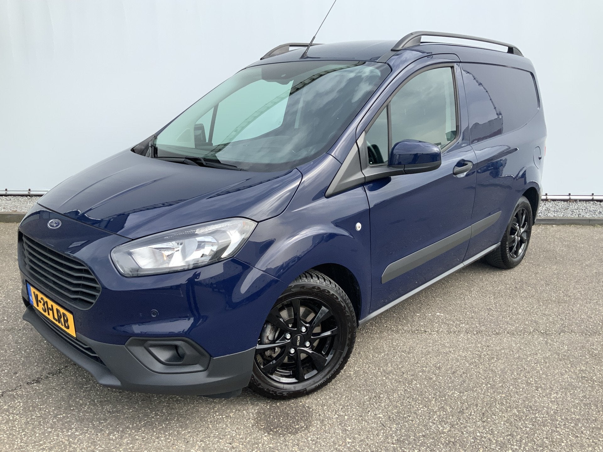 Ford Transit Courier 1.0 Limited EcoBoost S&S BENZINE Airco, Voorwielaandrijving, Gebruikt, Euro 6, Blauw