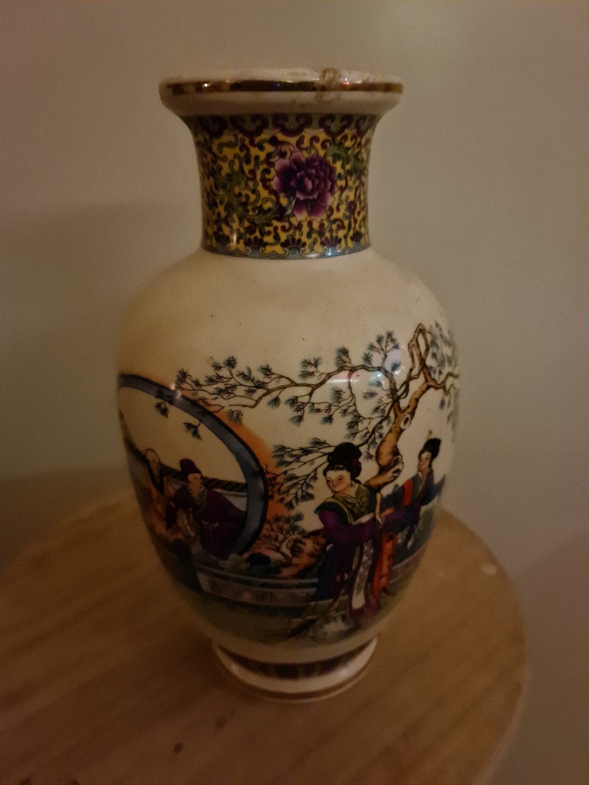 Antieke Chinese Vaas met Gedetailleerde Scènes, Antiek en Kunst, Ophalen of Verzenden