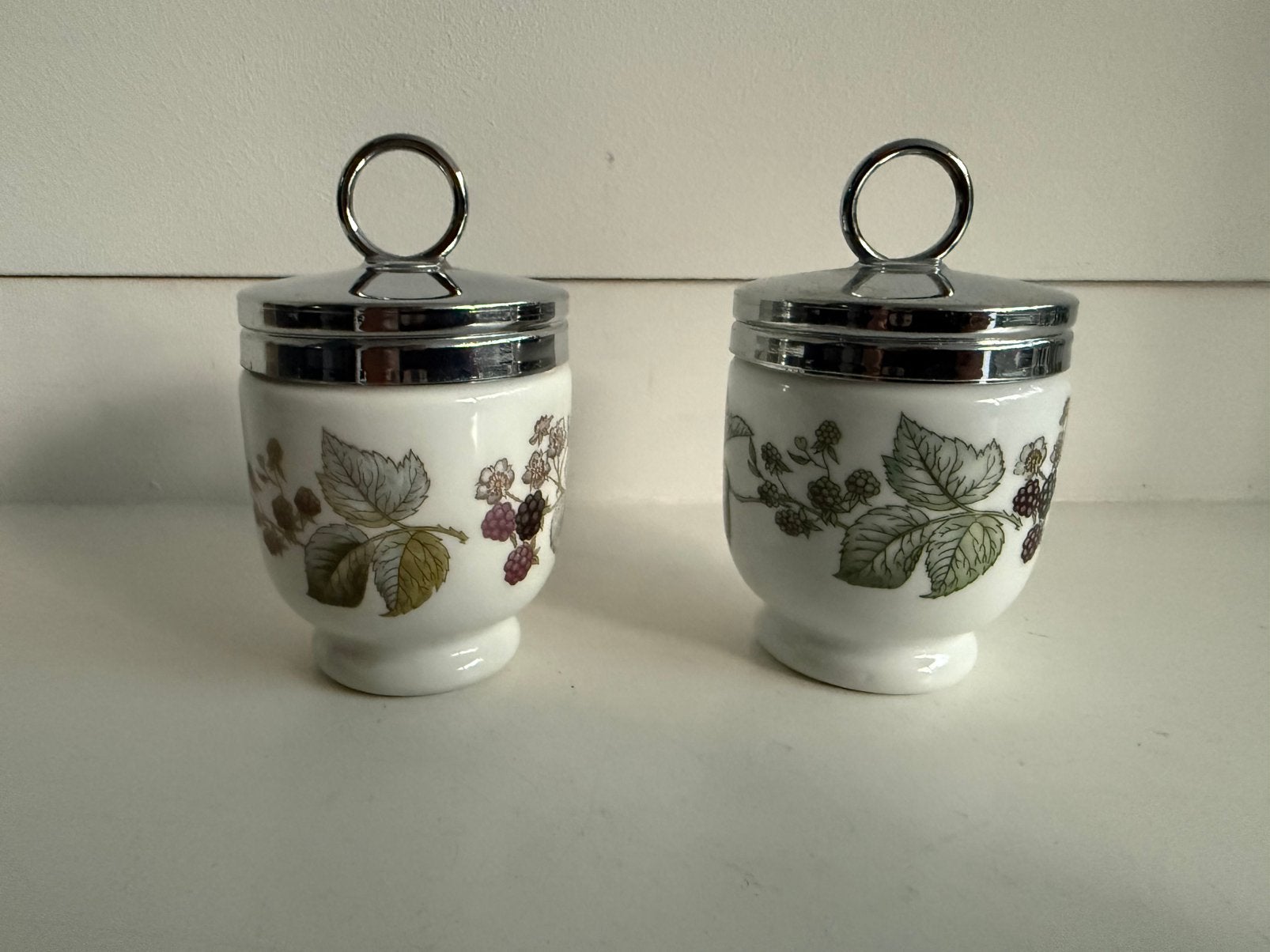 Royal Worcester Lavinia egg coddlers voor 1 ei set van 2, Ophalen of Verzenden, Zo goed als nieuw, Porselein, Overige stijlen
