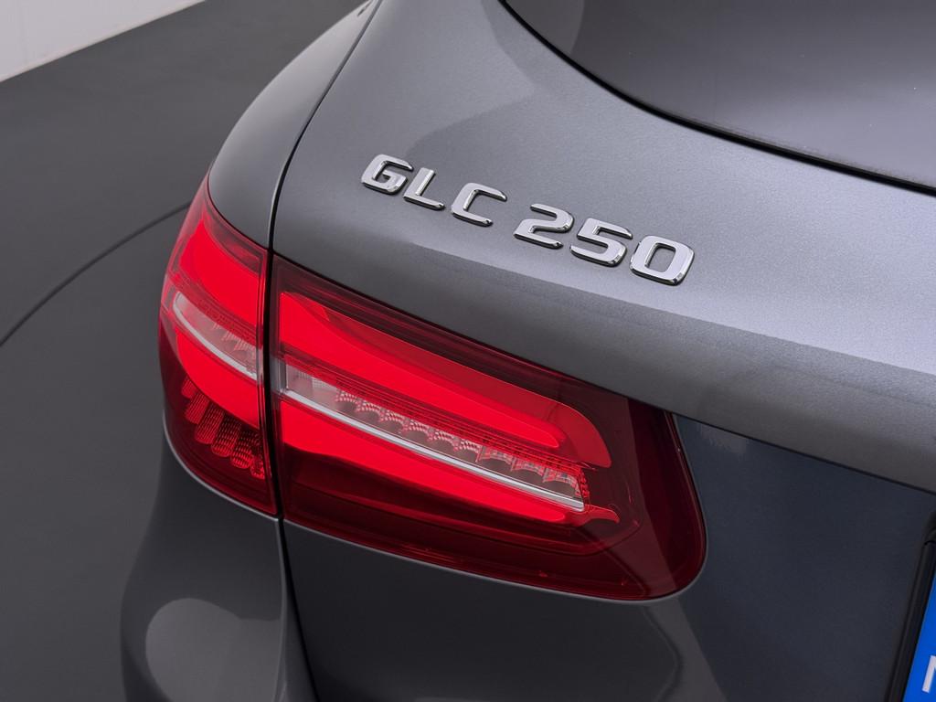 Mercedes-Benz GLC 250 4MATIC AMG line | Pano Burmester Distr, 12 maanden, Gebruikt, 4 cilinders, Origineel Nederlands