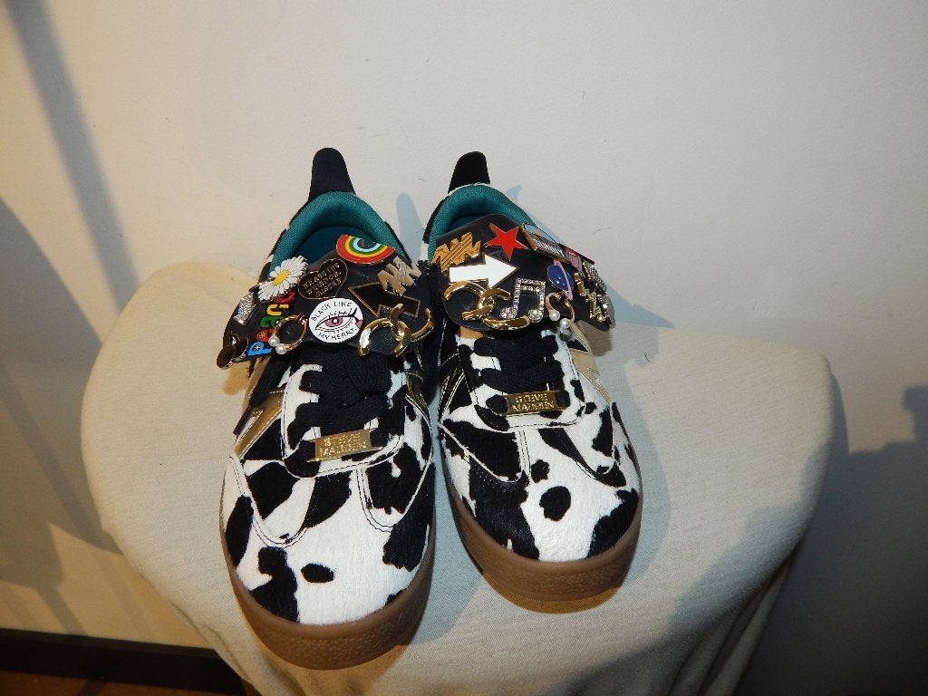 Steve Madden sneakers koe vacht veel pins erop Nieuw 40, Kleding | Dames, Schoenen, Overige kleuren, Verzenden, Steve Madden, Nieuw