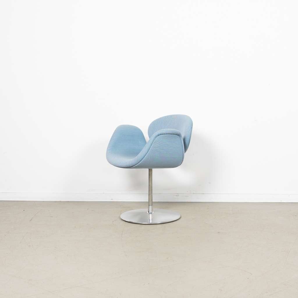 1x Artifort Little Tulip Stoel Lichtblauw Stof - Aluminium, Niet ingevuld, Blauw, Niet ingevuld, Zo goed als nieuw