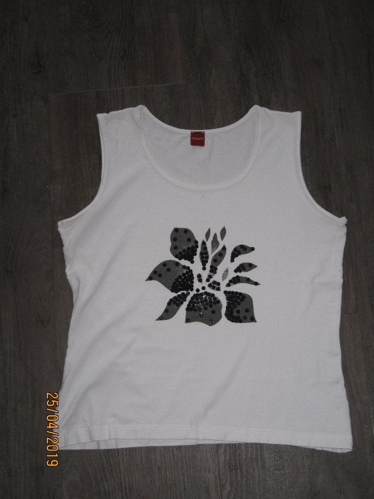 Olsen offwhite top met bloem zonder mouw maat 38, Maat 38/40 (M), Olsen, Wit, Ophalen of Verzenden