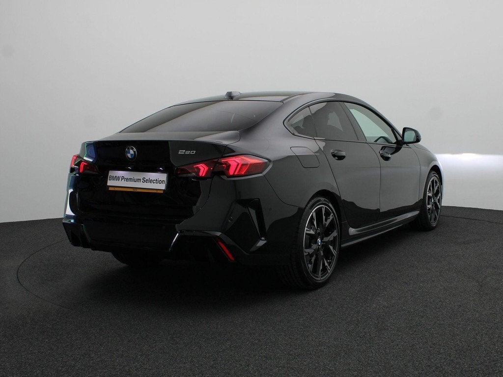 BMW 2 Serie Gran Coupé 220 M Sportpakket | Driving Assistan, Auto's, BMW, Met garantie (alle), Zwart, Origineel Nederlands, Bedrijf