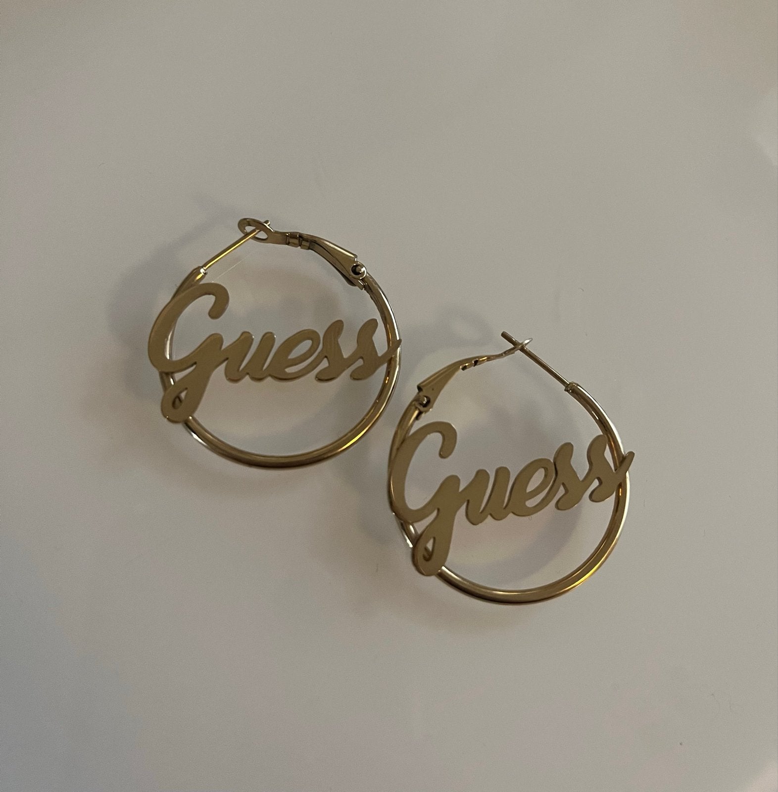 Guess Oorbellen Goudkleurig, Sieraden, Tassen en Uiterlijk, Ophalen, Overige materialen, Hangers, Zo goed als nieuw