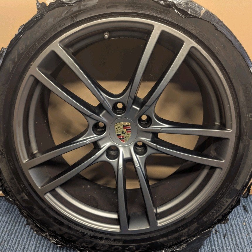 Velgen Porsche / Pirelli Scorpion 275/40 R21 winterbanden., Ophalen, 275 mm, Nieuw, Band(en)