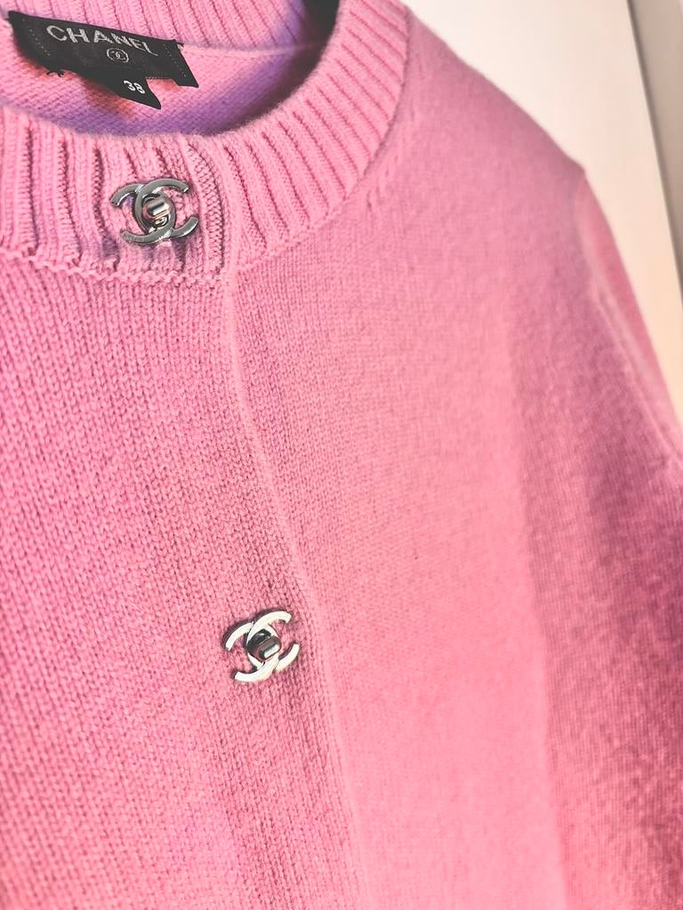 Chanel cardigan kasjmier, Kleding | Dames, Ophalen of Verzenden, Zo goed als nieuw, Maat 38/40 (M), Roze