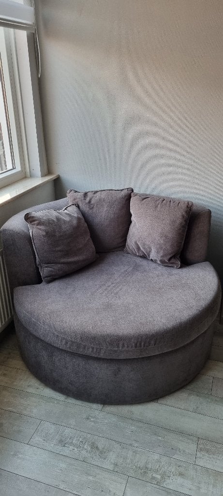Ronde loveseat met poef - Grijs, Ophalen, 100 tot 125 cm, Zo goed als nieuw, 100 tot 125 cm