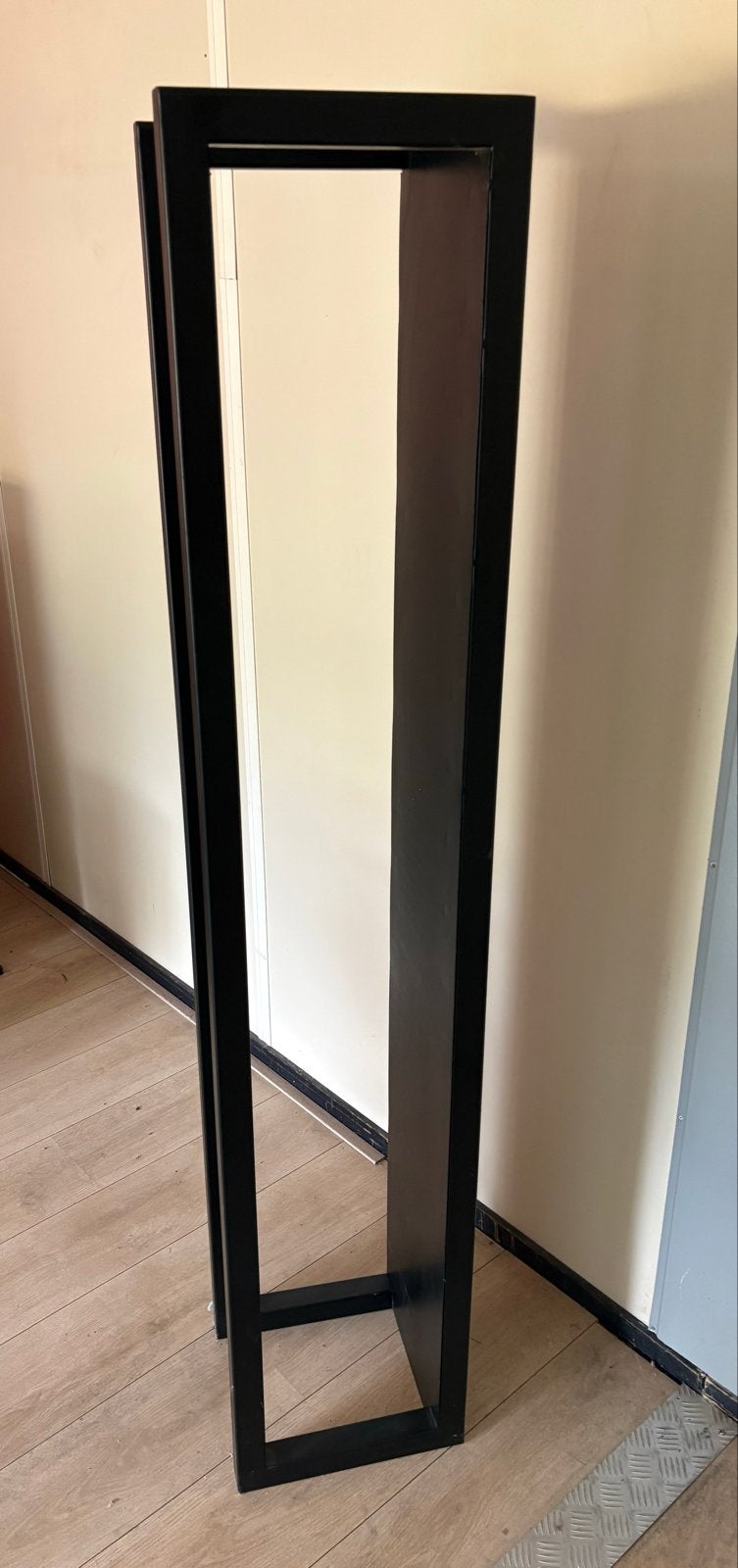Zwart metalen haardhoutrek/brandhoutrek - in goede staat, Tuin en Terras, Haardhout, Ophalen