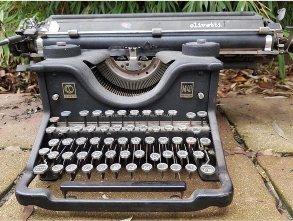 Antieke Typemachine Olivetti M40 - prachtig decoratief, Ophalen