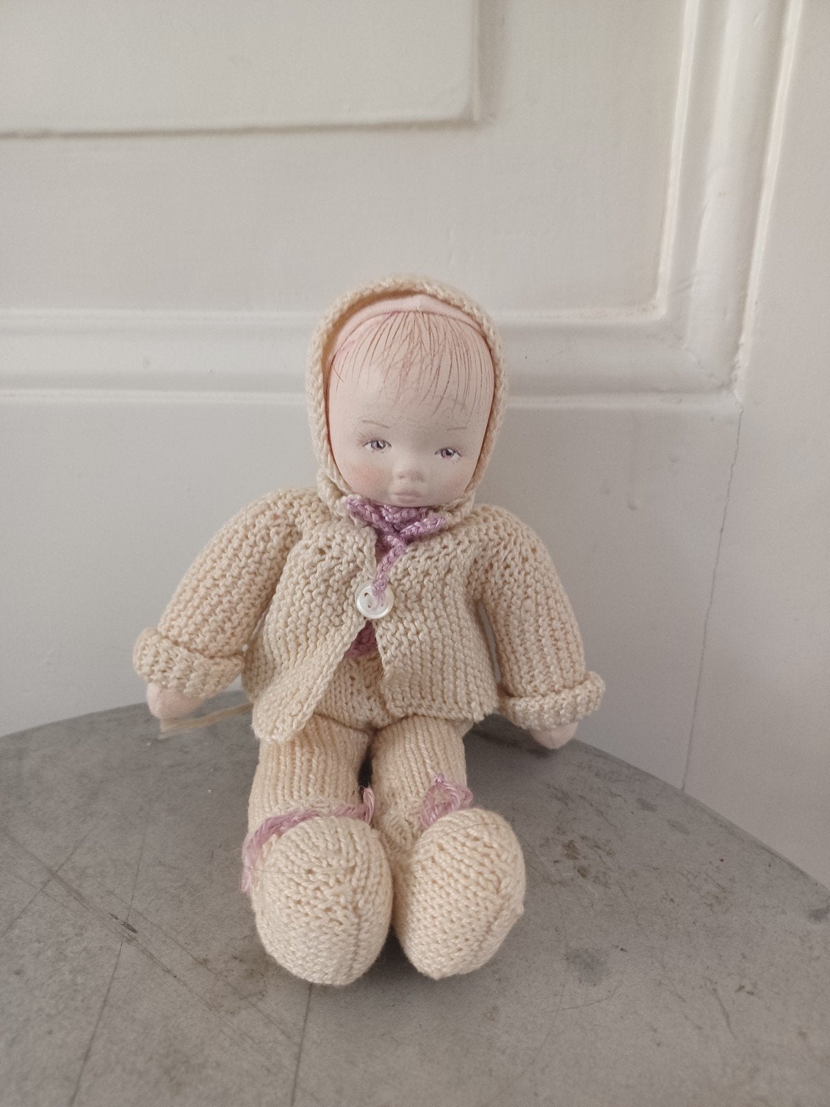 Historisch babypopje met porseleinen hoofdje, Ophalen of Verzenden
