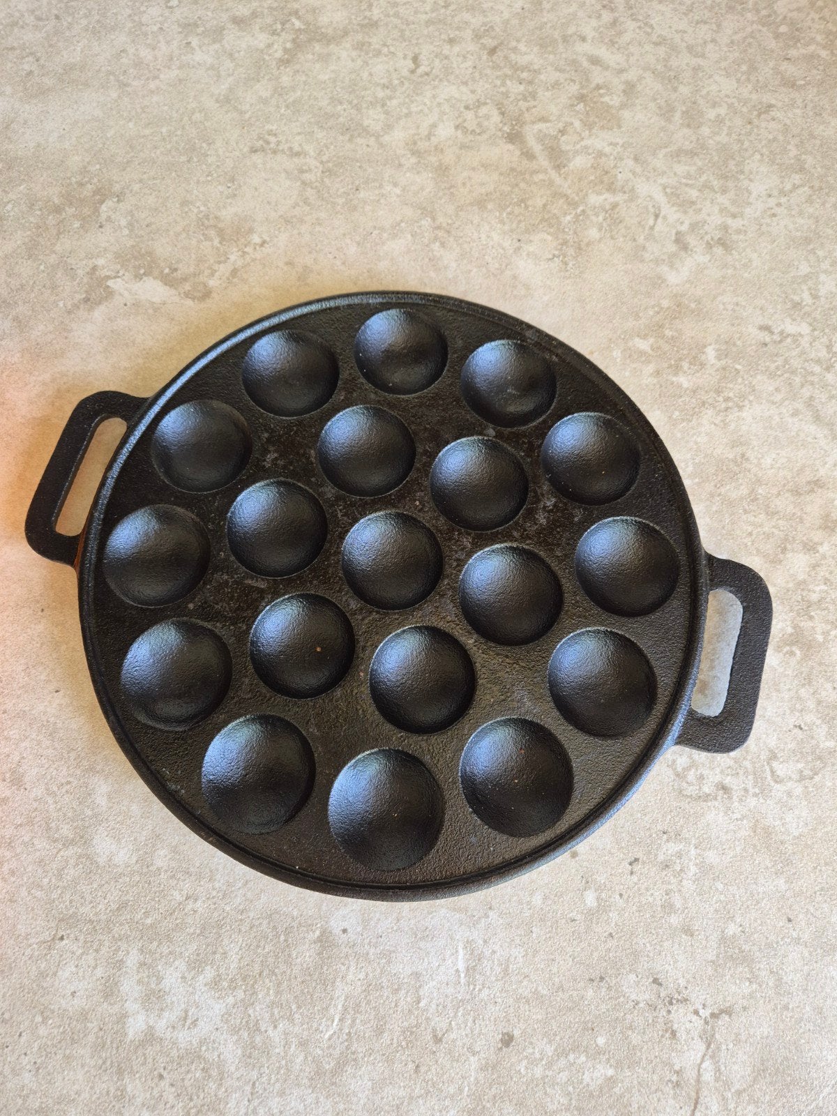 Poffertjes pan gietijzer (the windmill), Huis en Inrichting, Keuken | Potten en Pannen, Pannenkoekenpan, Gietijzer, Geschikt voor inductie