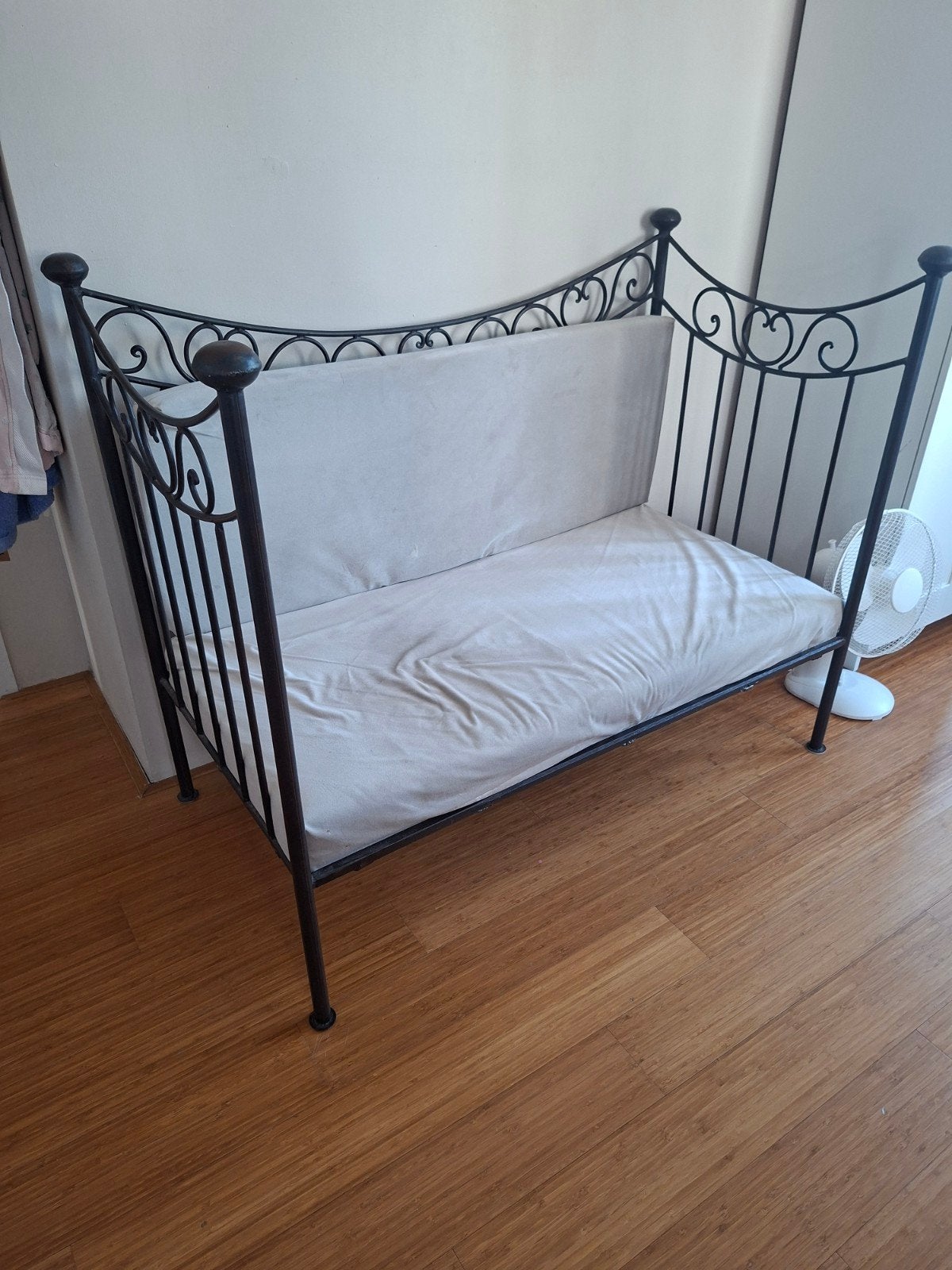 gratis: Stalen bank met kussens, 60x120cm, Gebruikt, Tweepersoons, Ophalen of Verzenden, Rechte bank