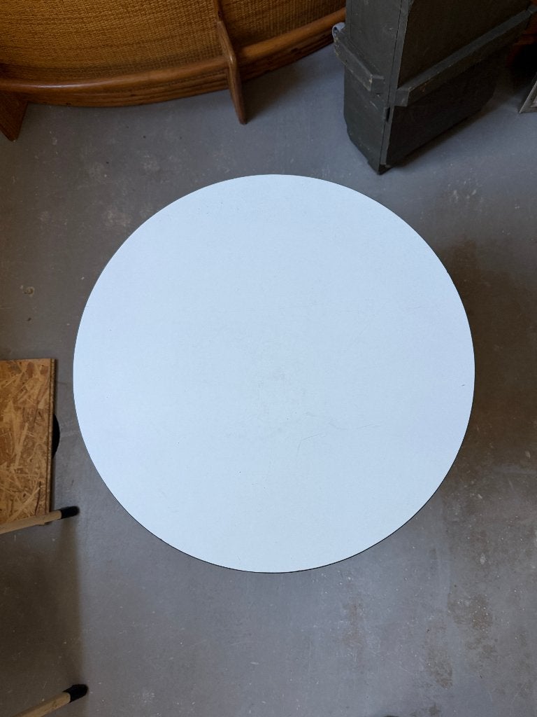 Vintage ronde bijzettafel, schooltafel, plantentafeltje, Ophalen