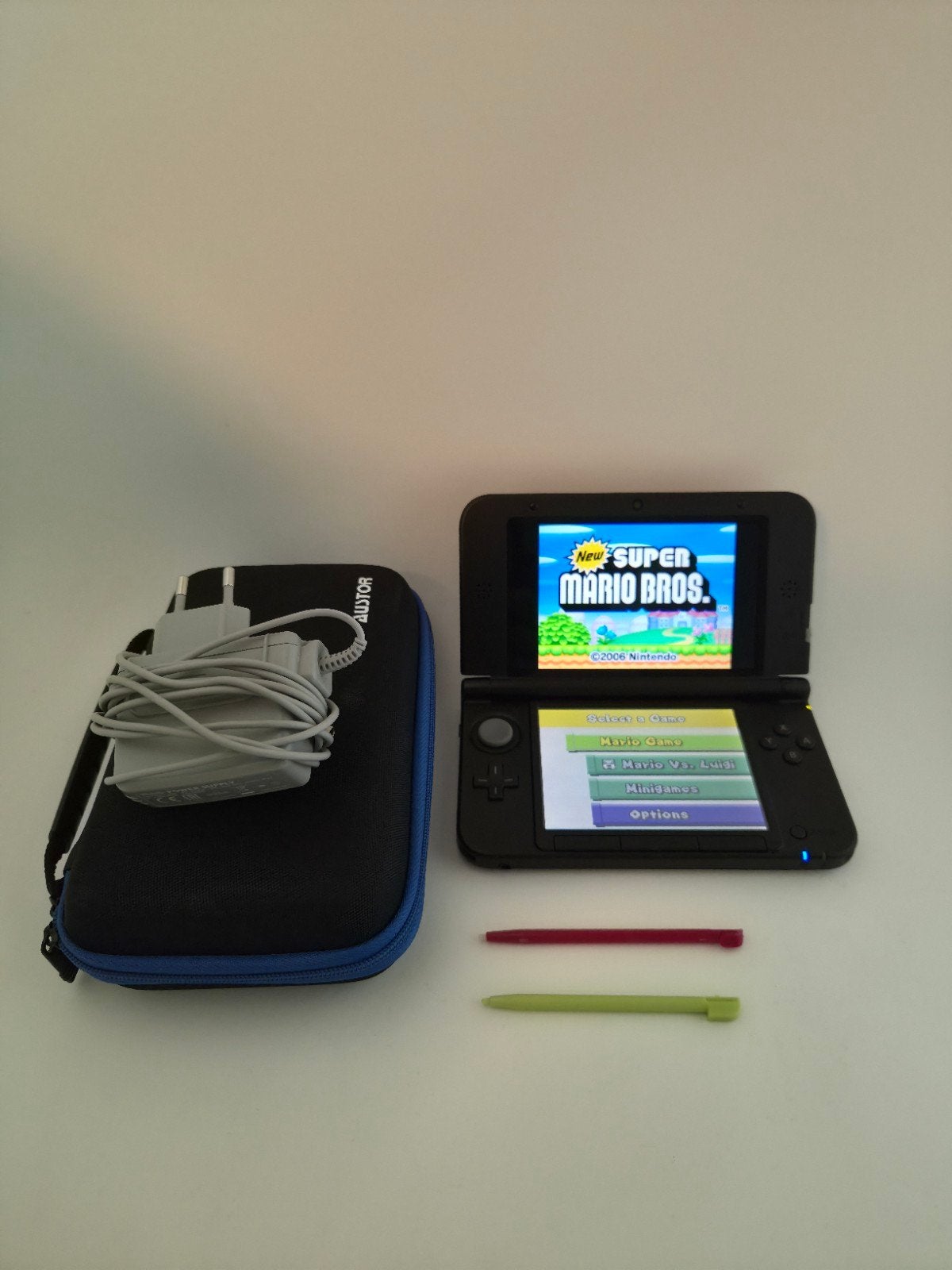 Nintendo 3DS XL Gray & Black with Game, Case & Charger, Verzenden, 3DS XL, Zo goed als nieuw, Met beschermhoes of tas