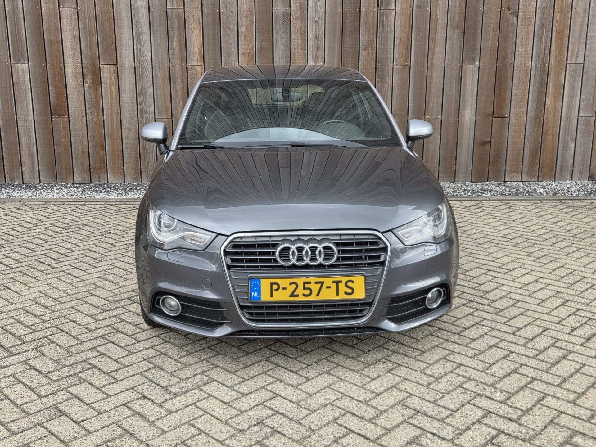 Audi A1 1.2 TFSI Attraction Navigatie, Voorwielaandrijving, Euro 5, 86 pk, 4 cilinders
