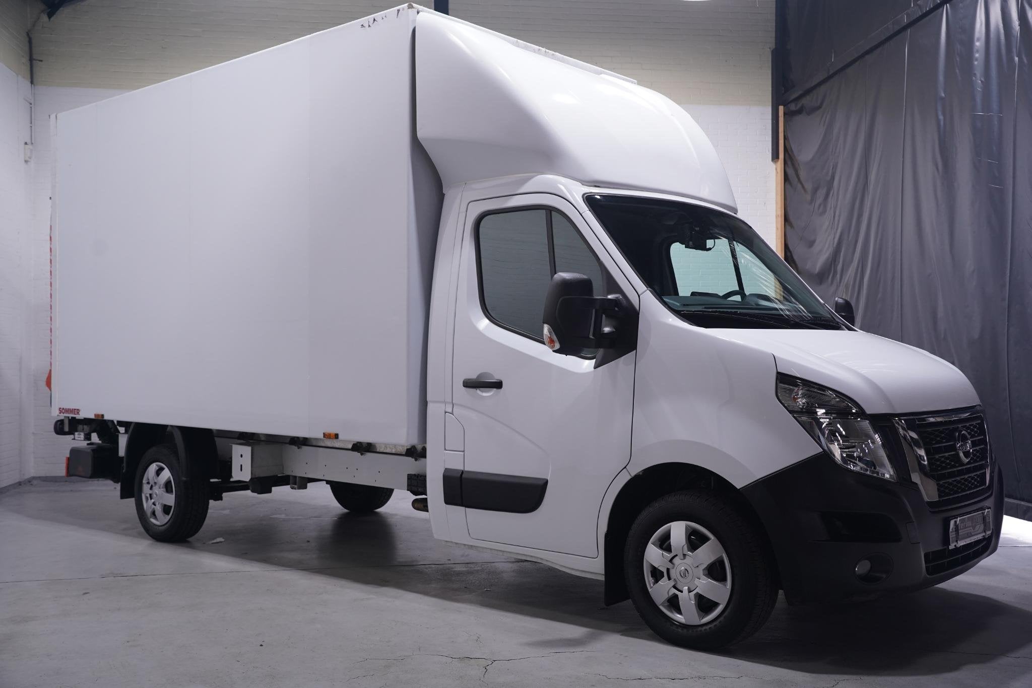 Nissan Interstar 2.3 DCi 165 pk Bakwagen met Laadklep Airco,, Stof, Gebruikt, 4 cilinders, 2500 kg