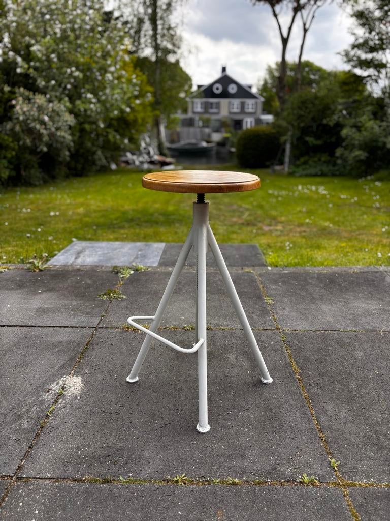 -> 3x Verstelbare, wit met hout barkruk - Merk Woood., Huis en Inrichting, Barkrukken, Gebruikt, In hoogte verstelbaar, 60 tot 90 cm