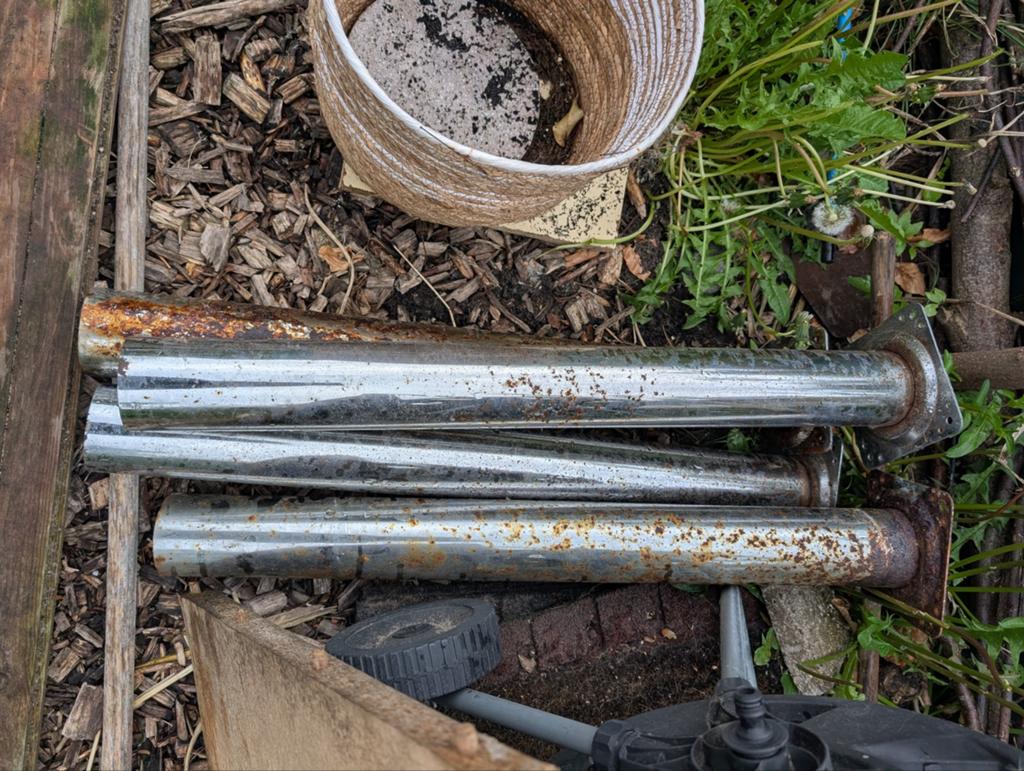 4 roestige maar stevige metalen tafelpoten - 72 cm hoog, Ophalen, Tafelpoot, Gebruikt, 50 tot 100 cm