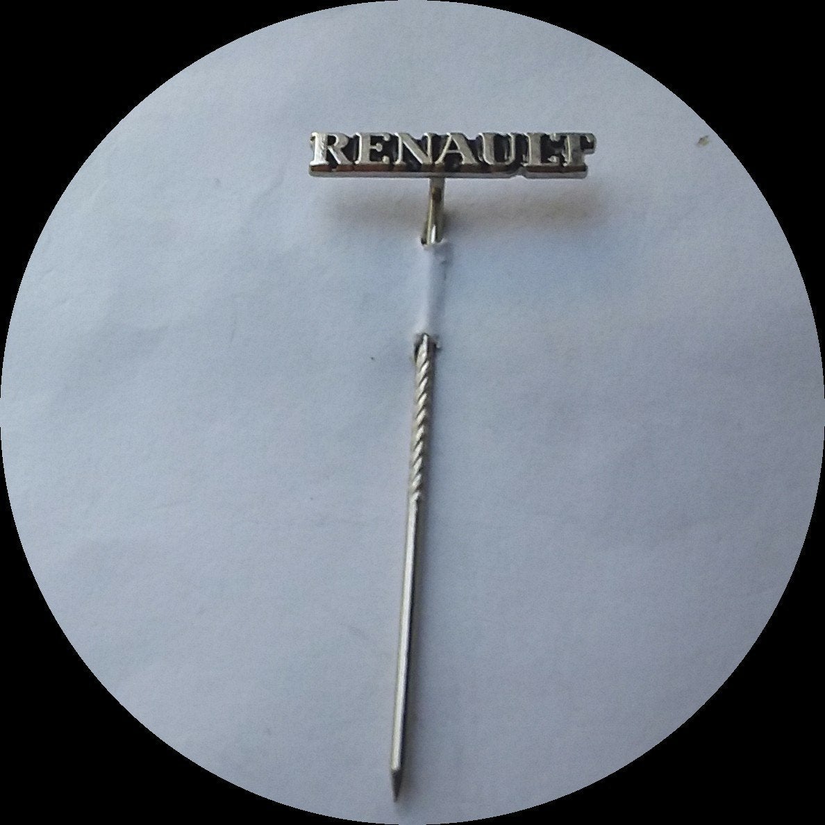 RENAULT speldje, letters chroom, Verzenden, Zo goed als nieuw, Transport, Speldje of Pin
