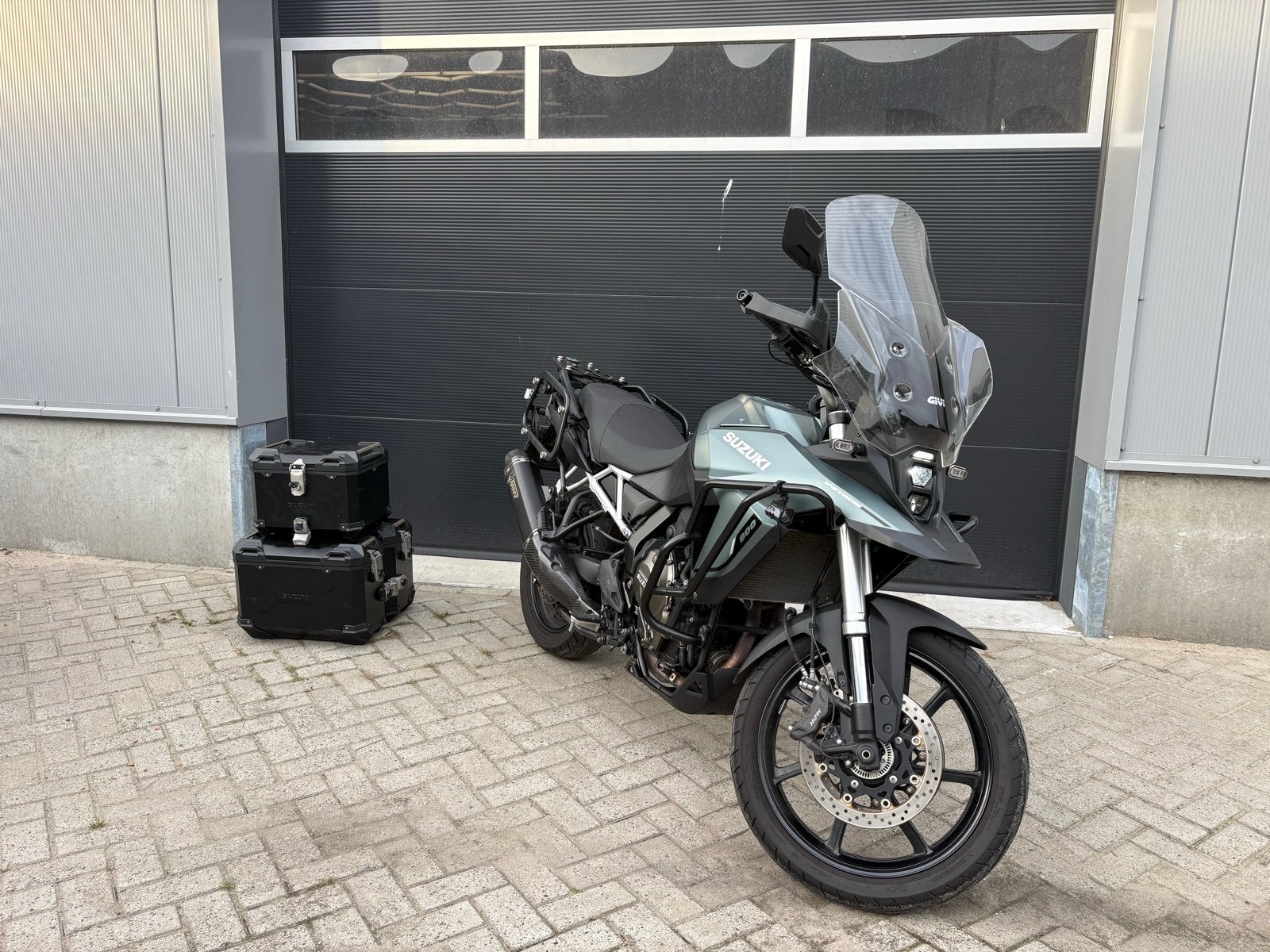 Suzuki V-strom 800  Rhino pakket Methallic Matt Steel Green, 2 cilinders, Occasion, Motorrijbewijs A, Particulier