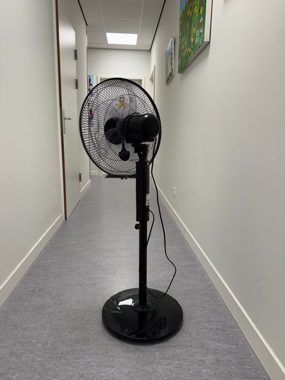 Foto 3 van Black + Decker Statiefventilator - Zwart