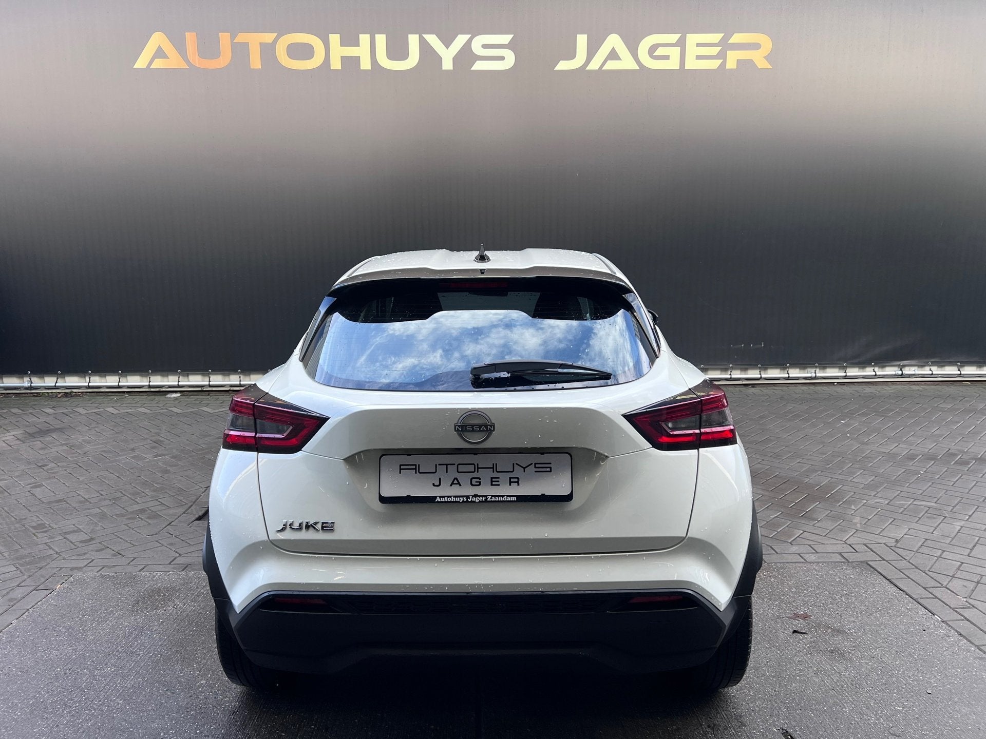 Foto 5 van Nissan Juke 1.0 DIG-T Acenta Automaat Camera