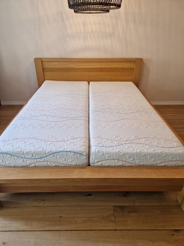 M line Slow Motion 3 matrassen met bedframe en lattenbodems, Ophalen, Bruin, Tweepersoons, Zo goed als nieuw