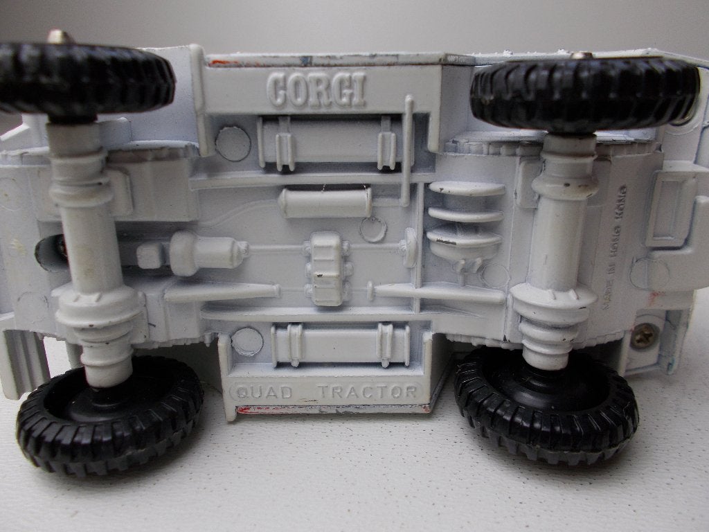 1976 Corgi 422 QUAD TRACTOR RIOT POLICE I.z.g.st., Ophalen of Verzenden, Zo goed als nieuw, Bus of Vrachtwagen, Corgi