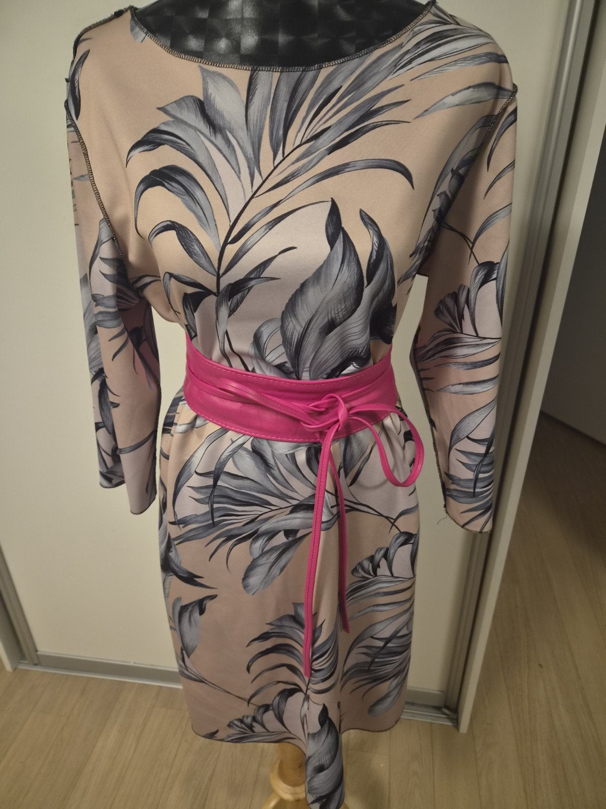 2 kanten draagbaar jurk cartoon zgan maat xl prachtig, Kleding | Dames, Jurken, Ophalen of Verzenden, Zo goed als nieuw, Maat 46/48 (XL) of groter