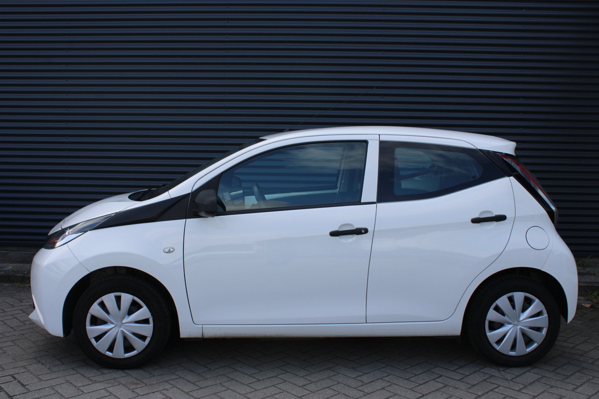 Toyota Aygo 1.0 VVT-i x-fun Airco Bluetooth NAP, Voorwielaandrijving, 12 maanden, Gebruikt, Euro 6