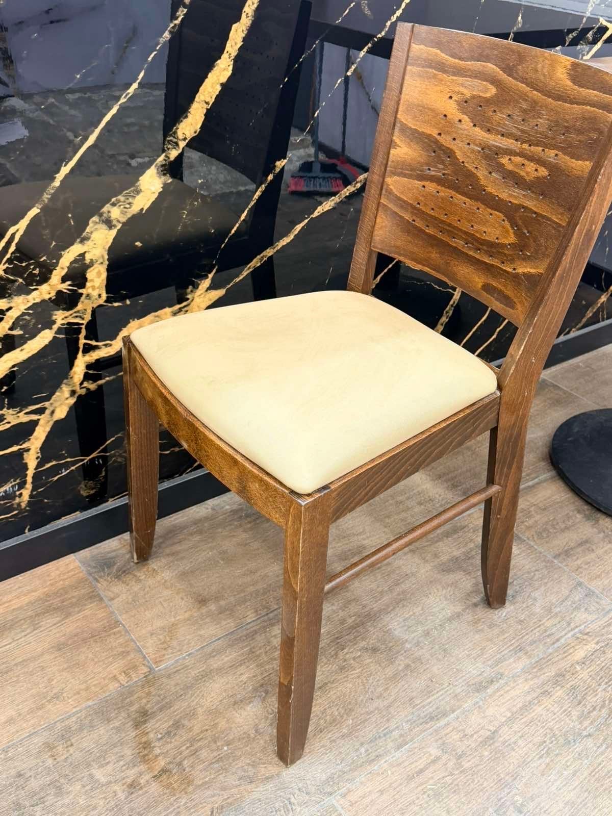 Houten stoel met beige zitting voor horeca, Huis en Inrichting, Stoelen, Gebruikt, Overige kleuren, Ophalen of Verzenden, Eén