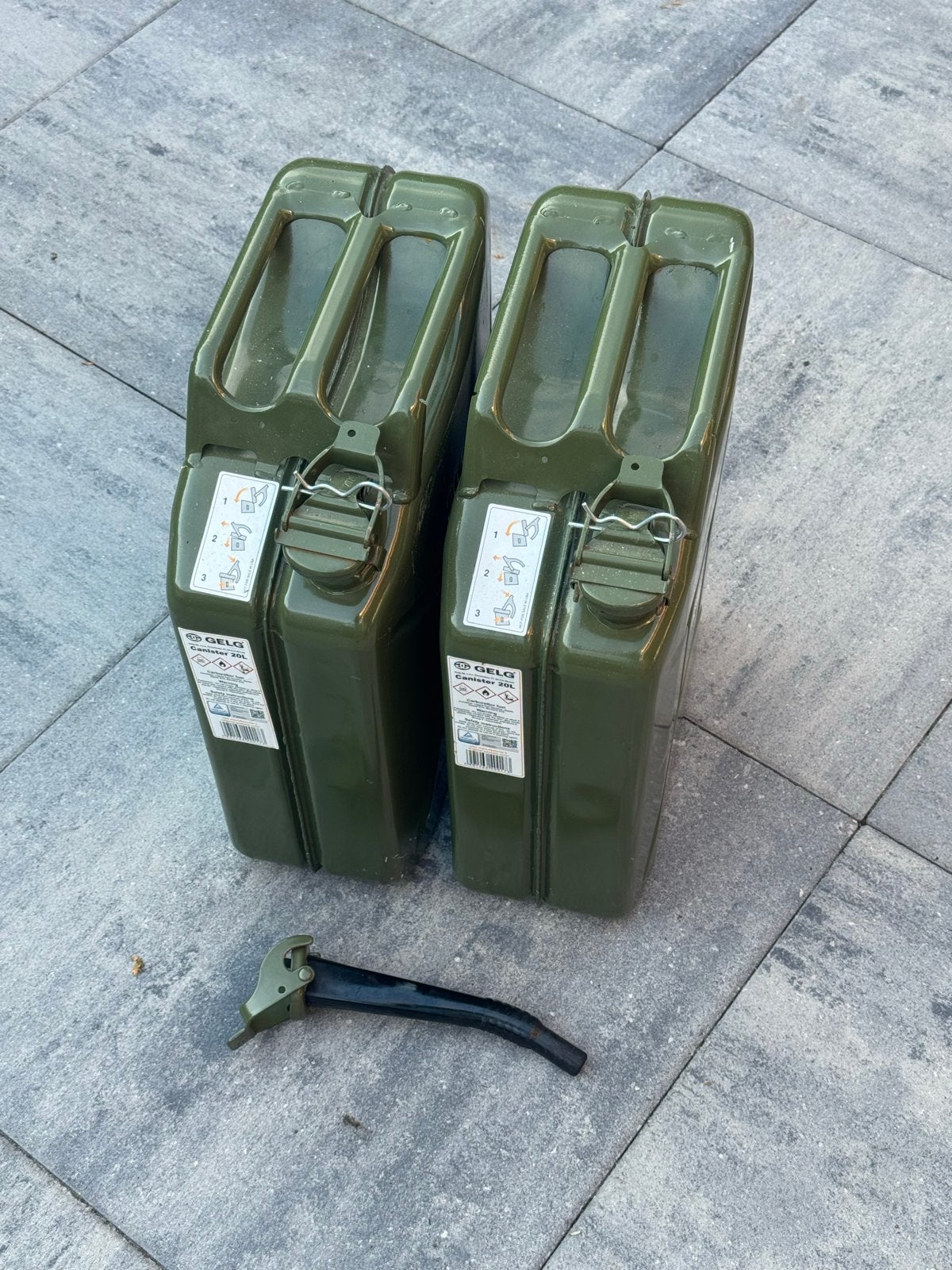 2x Nato jerrycan 20L met schenktuit, Ophalen, Gebruikt