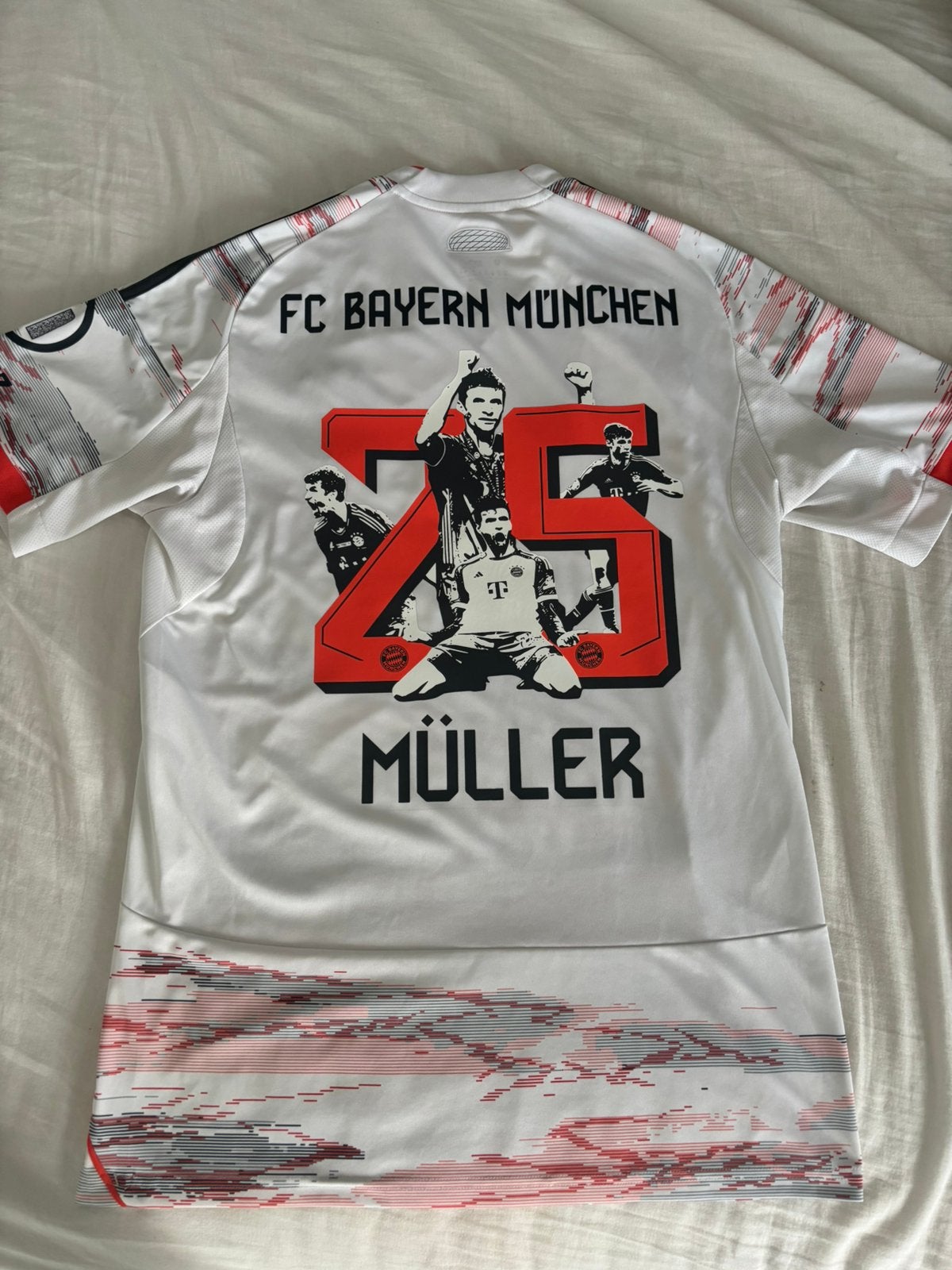 Thomas Müller Special Edition Bayern München uitshirt 25/26, Verzamelen, Ophalen of Verzenden, Nieuw, Buitenlandse clubs, Shirt