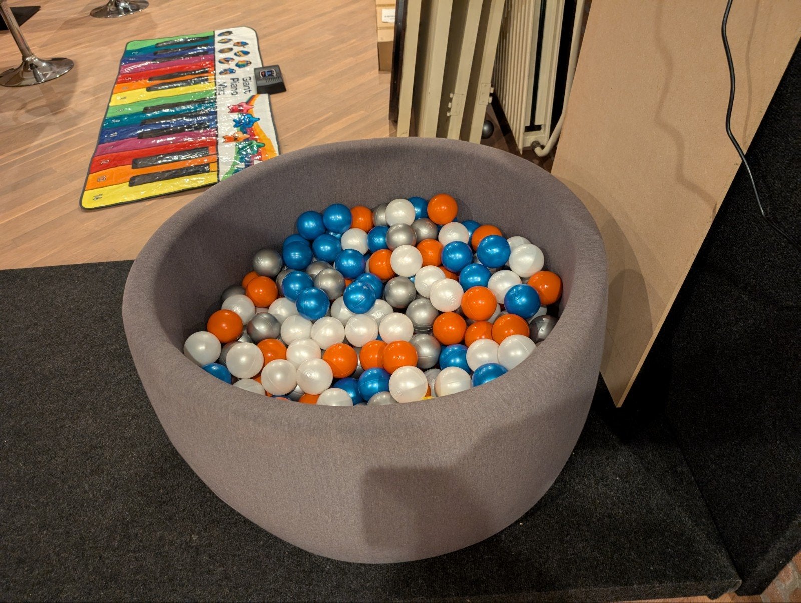 Zachte ballenbak met gekleurde ballen, Ophalen, Zo goed als nieuw, Jongen of Meisje