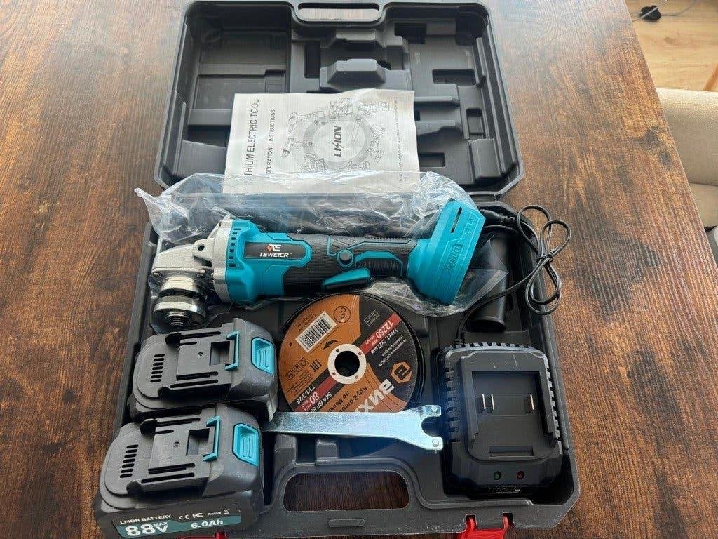 Draadloze haakse slijper met 2 accu's en accessoires, Ophalen of Verzenden, Nieuw, Minder dan 700 watt, Haakse handslijpmachine