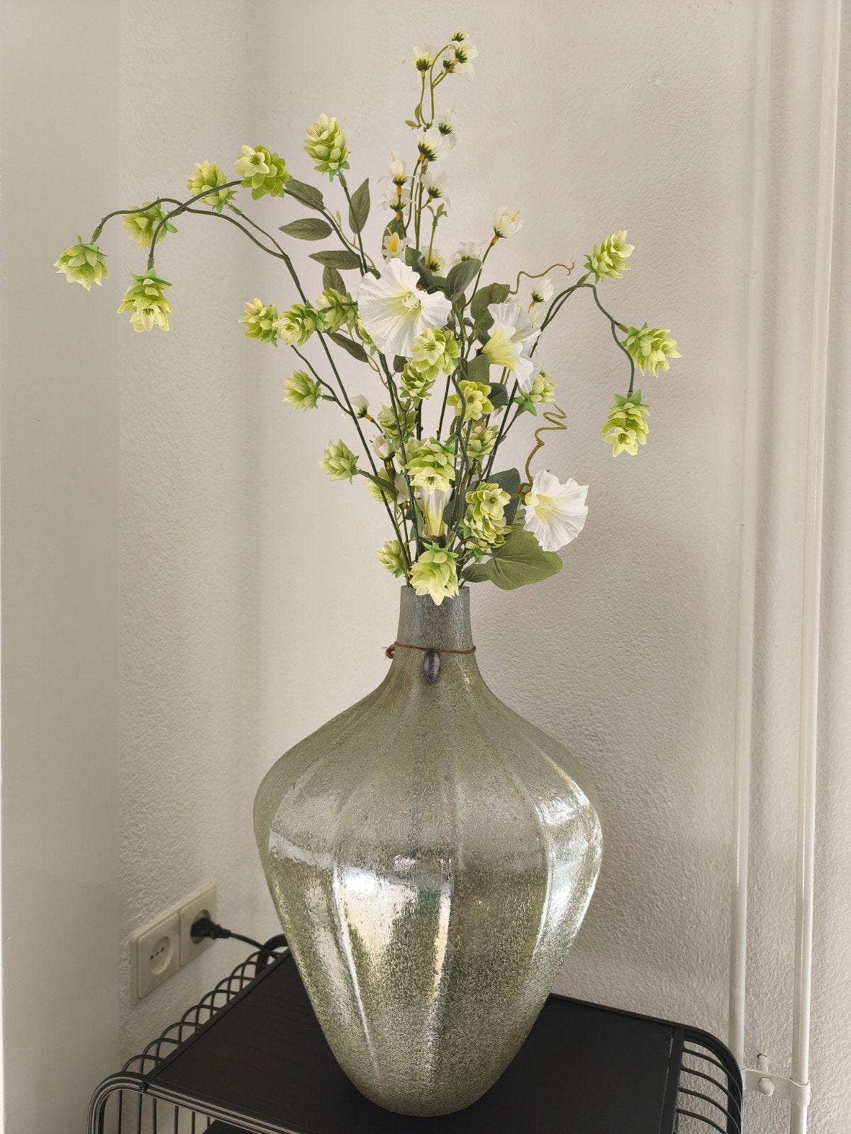 Te koop, mooie grote zgan vaas met nieuwe kunstbloemen., Huis en Inrichting, Woonaccessoires | Vazen, Ophalen, Overige kleuren