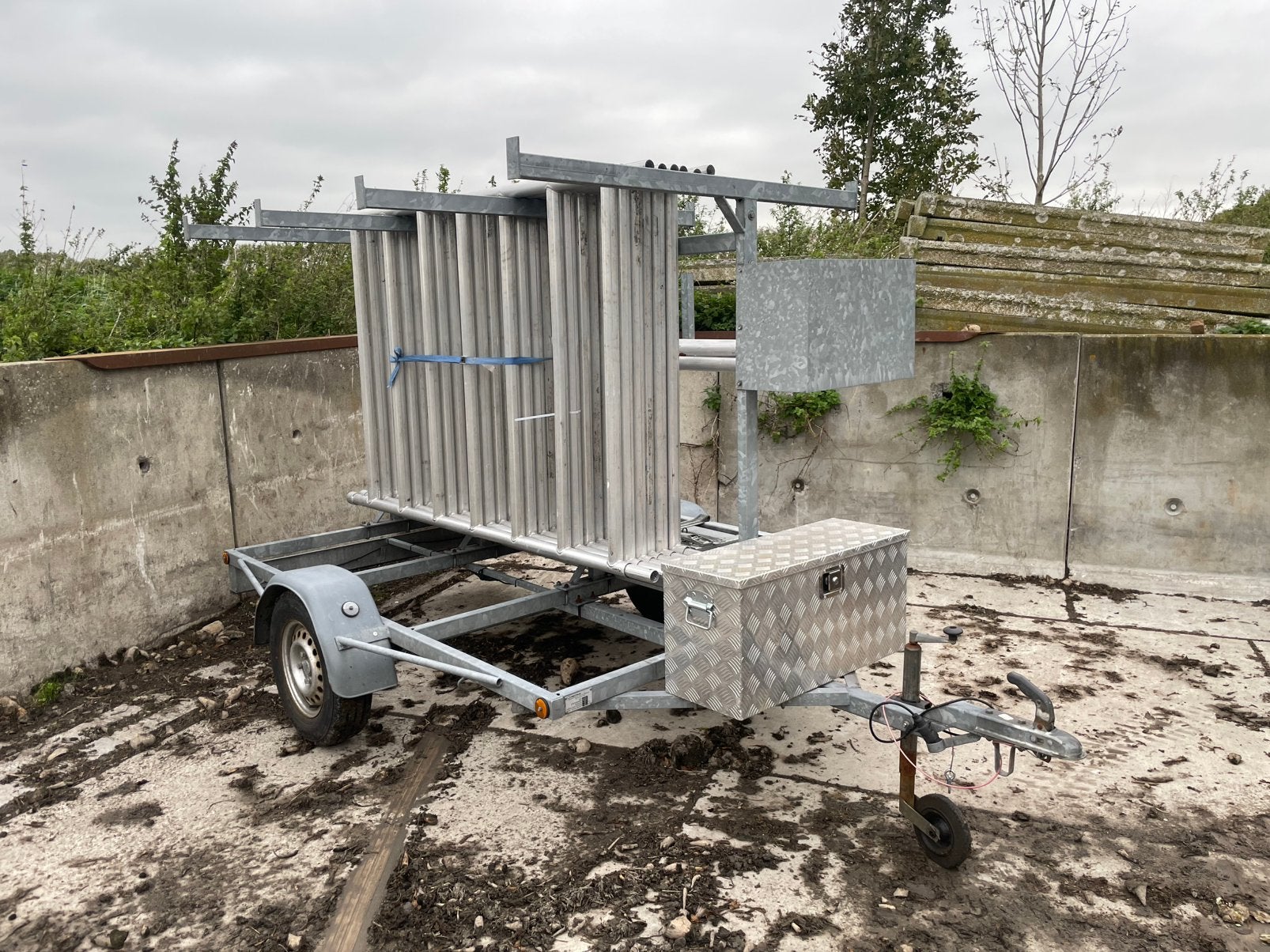 Steigers op aanhanger te huur!, Ophalen, Zo goed als nieuw, Rolsteiger of Kamersteiger, 5 meter of hoger