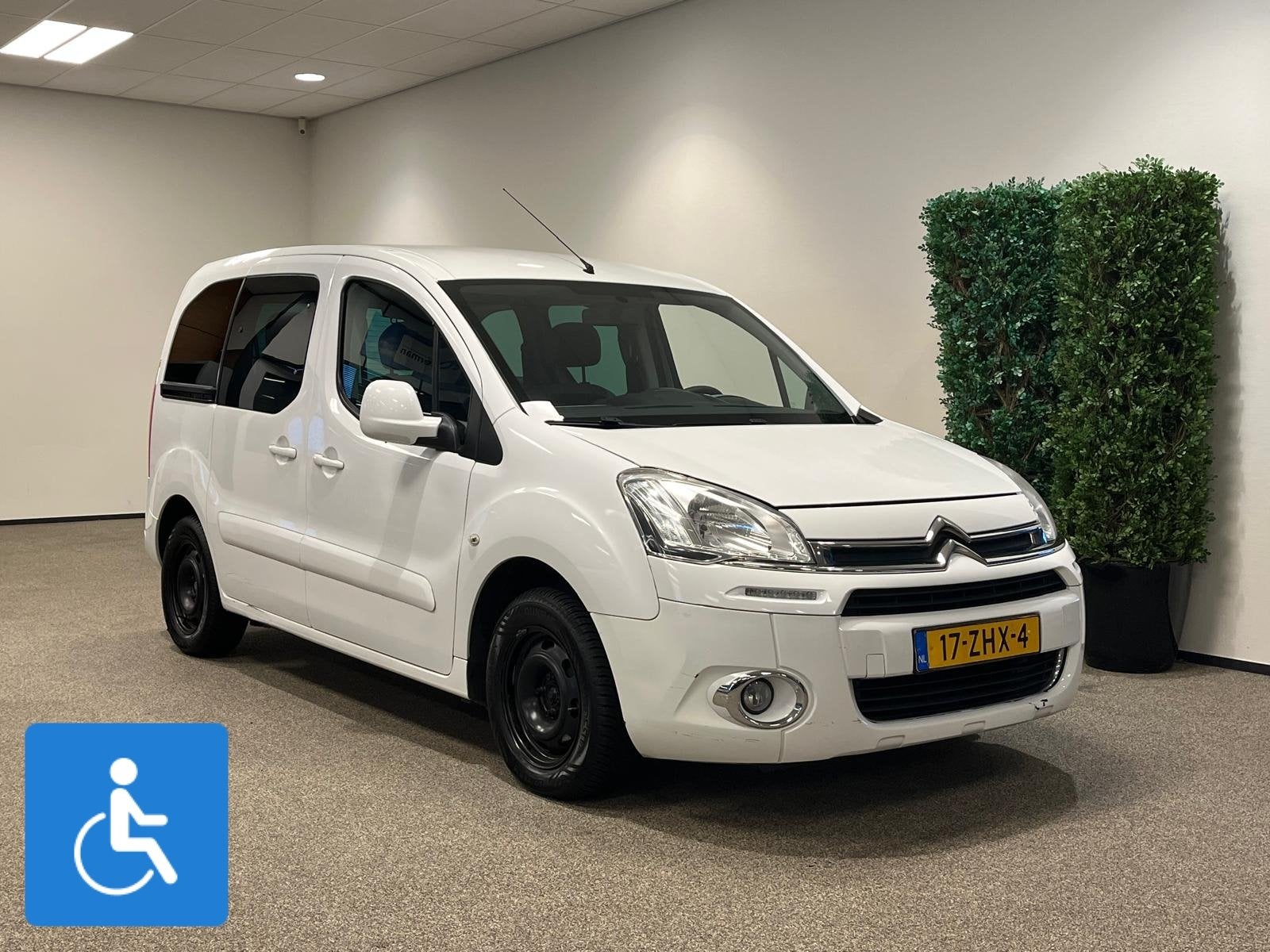 Citroen Berlingo Rolstoelauto 3+1, Gebruikt, Zwart, Wit, 1598 cc