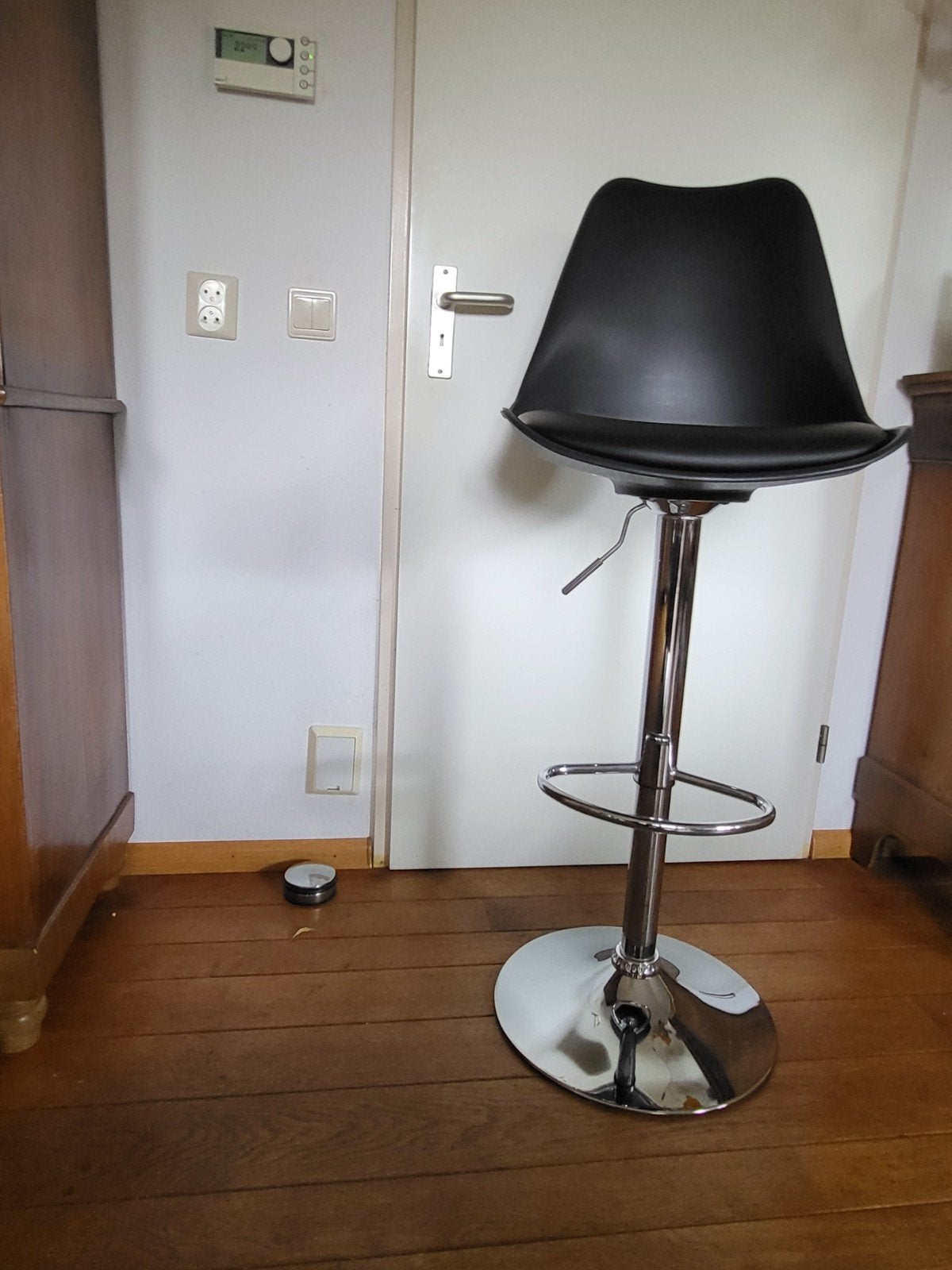 In hoogte verstelbare barkruk van kunstleer (60-80 cm), Huis en Inrichting, Barkrukken, Ophalen, Kunststof, In hoogte verstelbaar