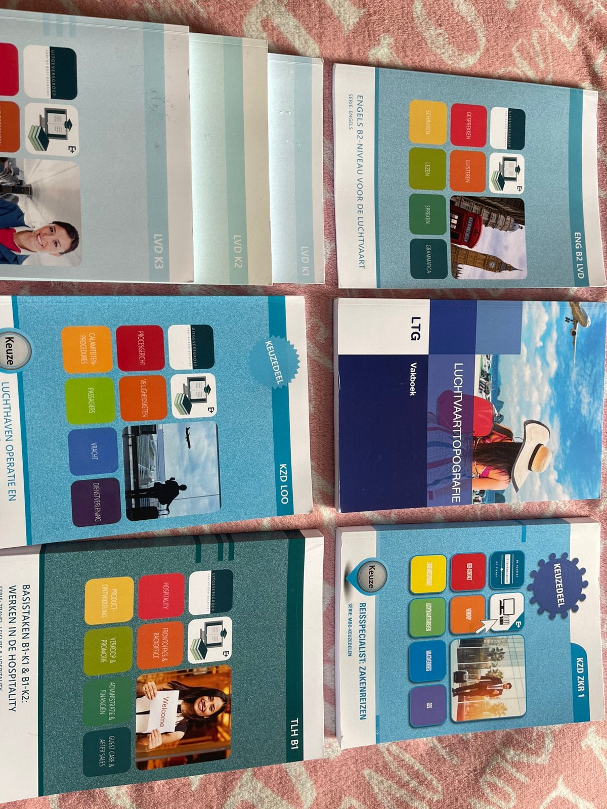 Studieboeken niv4 opleiding luchtvaartdienstverlening, Ophalen of Verzenden, Zo goed als nieuw