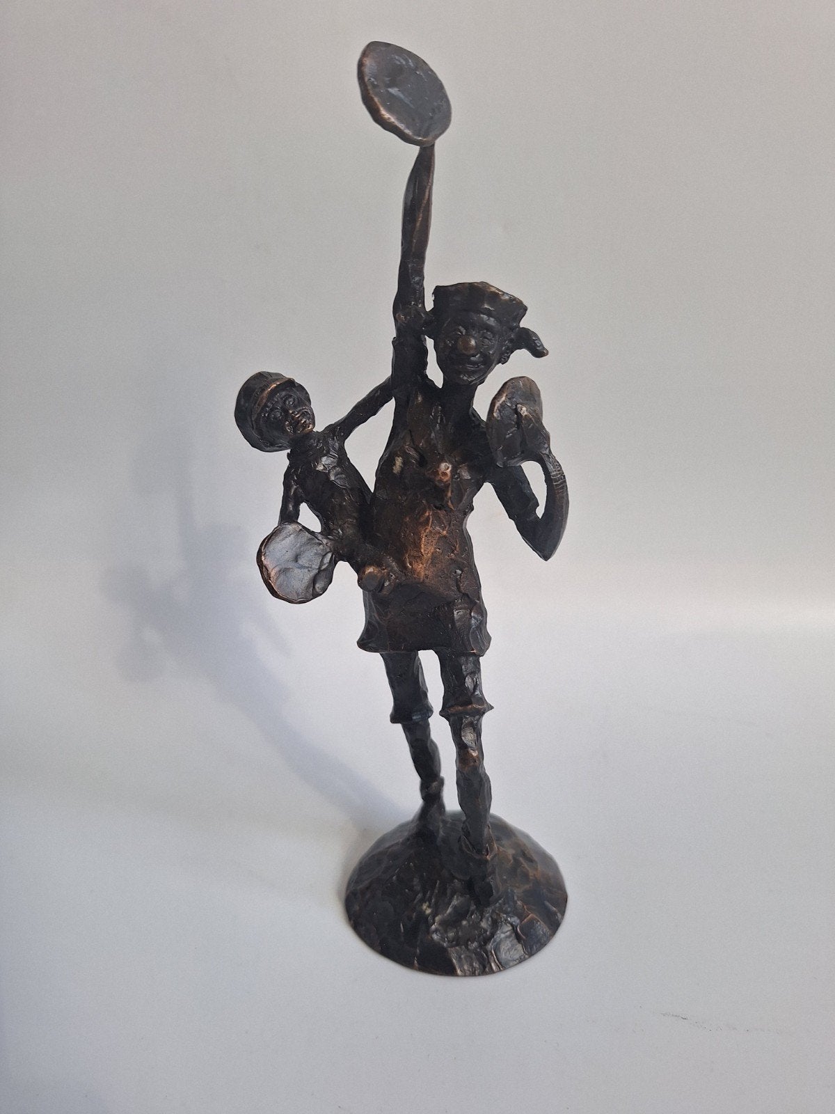 Mooie verbronsd clinic clown beeldje.
18,5 x 7 x 5 cm, Ophalen