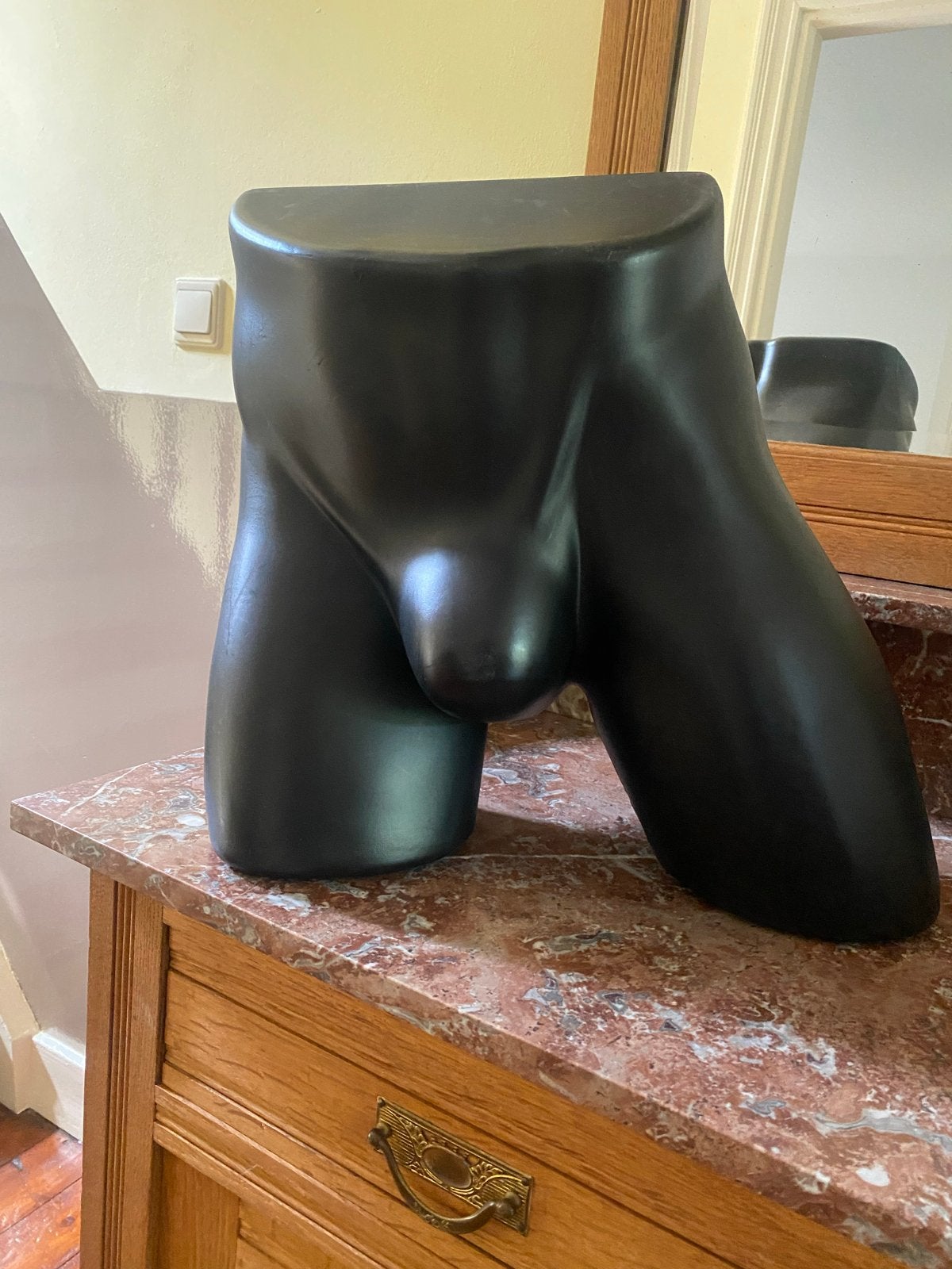 Zwart torso beeld van een man, gemerkt Cavello, Kunststof, Ophalen of Verzenden, Beeld, Europa
